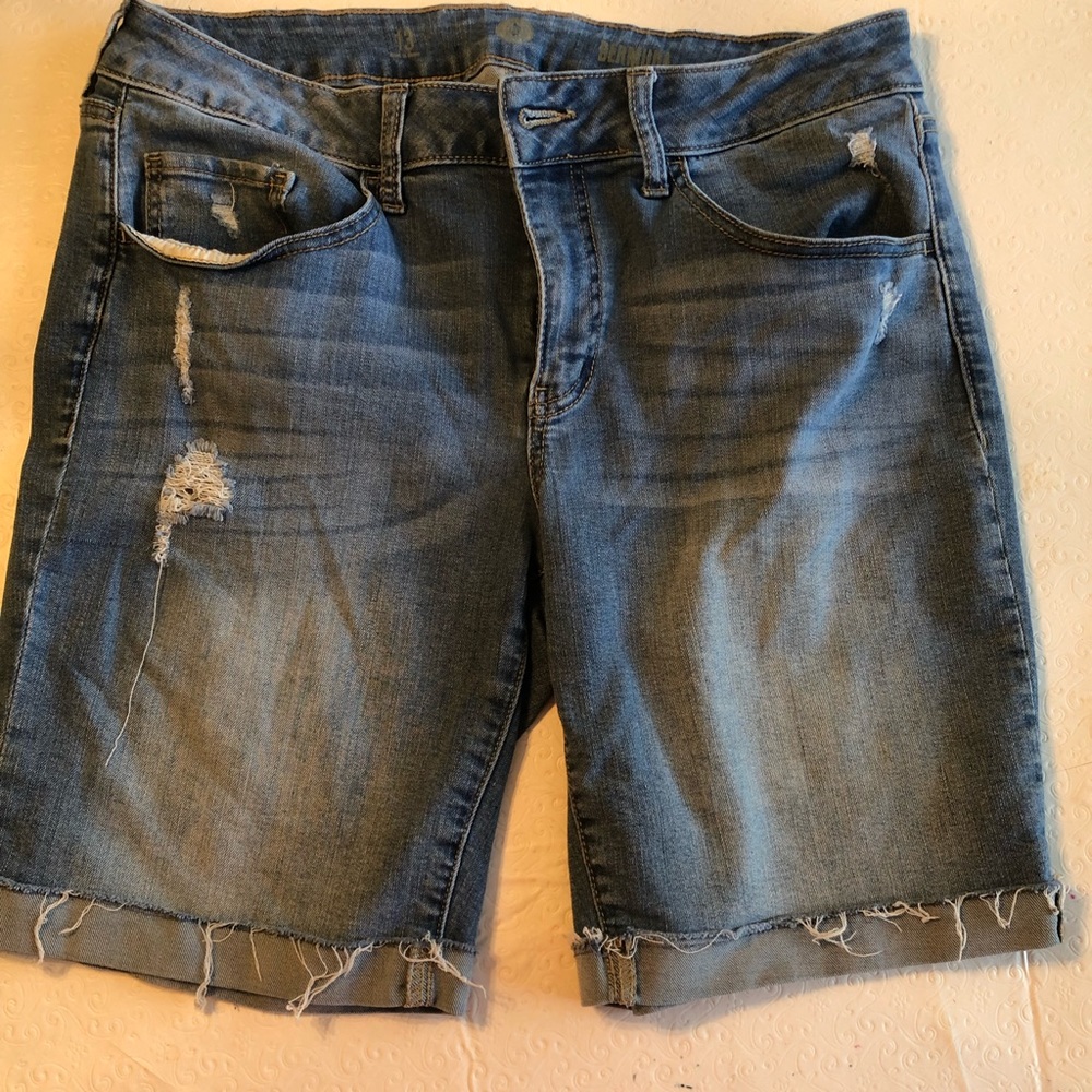 SO bermuda blue jean shorts with slight ripping and fraying ends